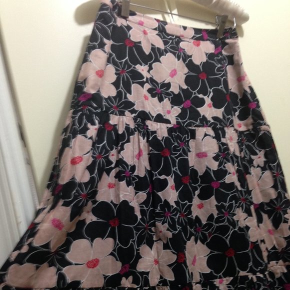 NWOT Gorgeous Floral Long Skirt - Picture 7 of 15